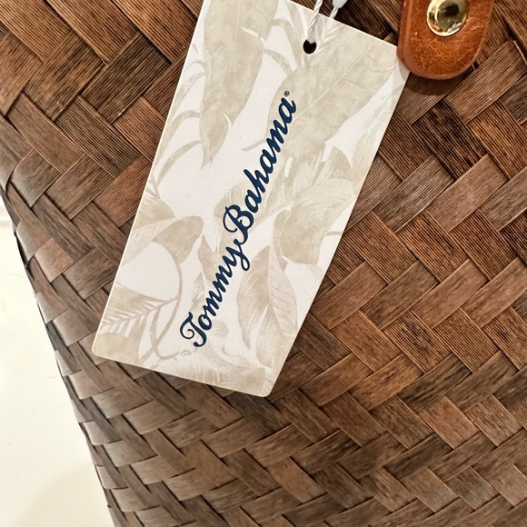 NWT Tommy Bahama summer bag with beach accent and tassel brown bamboo handles - Picture 4 of 9